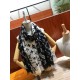 Replica falso Monogram Supreme Cashmere Silk Schawl Nero / Bianco Outlet falso Monogram Supreme Cashmere Silk Schawl Nero / Bianco imitazioni perfette