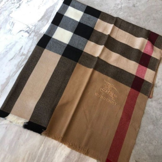 Replica Scialle in cashmere con motivo check classico Burberry 70 x 200 marrone Outlet Scialle in cashmere con motivo check classico Burberry 70 x 200 marrone imitazioni perfette