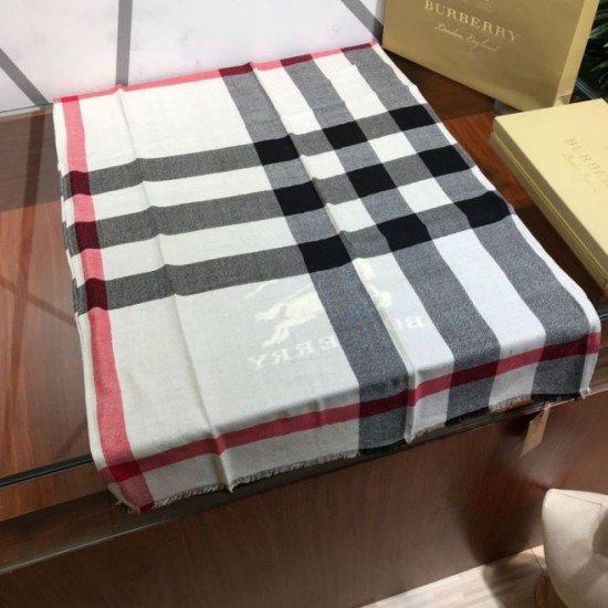 Replica Scialle in cashmere con motivo check classico Burberry 70 x 200 nero Outlet Scialle in cashmere con motivo check classico Burberry 70 x 200 nero imitazioni perfette