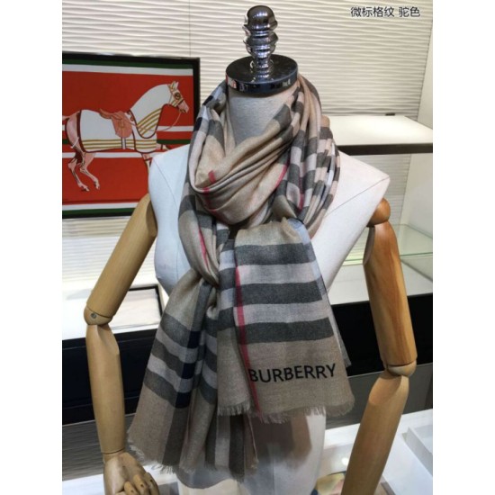 Replica Scialle in cashmere con motivo check classico Burberry marrone Outlet Scialle in cashmere con motivo check classico Burberry marrone imitazioni perfette