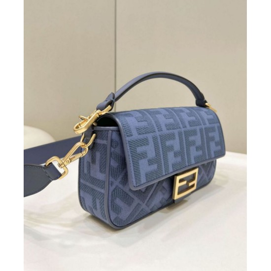 Borsa media Fendi Baguette Jacquard FF in tessuto 8BR600 Blu Replica Replica Perfette Borsa media Fendi Baguette Jacquard FF in tessuto 8BR600 Blu imitazioni