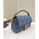 Borsa media Fendi Baguette Jacquard FF in tessuto 8BR600 Blu Replica Replica Perfette Borsa media Fendi Baguette Jacquard FF in tessuto 8BR600 Blu imitazioni