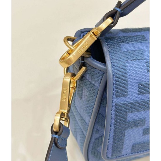 Borsa media Fendi Baguette Jacquard FF in tessuto 8BR600 Blu Replica Replica Perfette Borsa media Fendi Baguette Jacquard FF in tessuto 8BR600 Blu imitazioni