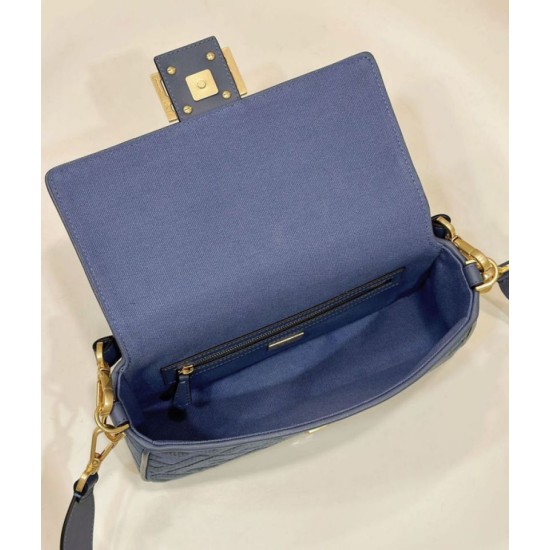Borsa media Fendi Baguette Jacquard FF in tessuto 8BR600 Blu Replica Replica Perfette Borsa media Fendi Baguette Jacquard FF in tessuto 8BR600 Blu imitazioni