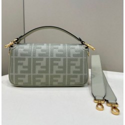 Borse Fendi Media Baguette Jacquard FF in tessuto 8BR600 Verde Chiaro Borse Fendi Media Baguette Jacquard FF in tessuto 8BR600 Verde Chiaro
