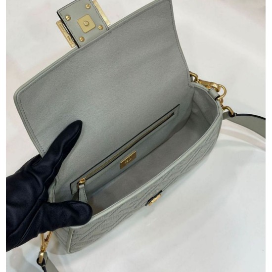 Borse Replica Fendi Media Baguette Jacquard FF in tessuto 8BR600 Verde Chiaro qualità specchio Replica Perfette Borse Fendi Media Baguette Jacquard FF in tessuto 8BR600 Verde Chiaro imitazioni