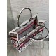 replica tote media Dior Book Tote multicolore con ricamo Florilegio bianco qualità specchio Replica Perfette tote media Dior Book Tote multicolore con ricamo Florilegio bianco imitazioni
