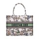 Christian Dior Replica Perfetta tote media Dior Book Crema Ricamata con motivo Toile de Jouy Mexico bianco multicolor qualità specchio Replica Perfette Christian Dior Perfetta tote media Dior Book Crema Ricamata con motivo Toile de Jouy Mexico bianco multicolor imitazioni