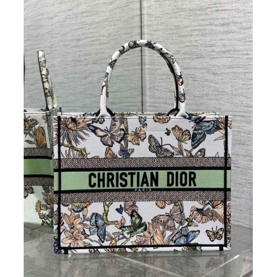 Christian Dior Replica Perfetta tote media Dior Book Crema Ricamata con motivo Toile de Jouy Mexico bianco multicolor qualità specchio Replica Perfette Christian Dior Perfetta tote media Dior Book Crema Ricamata con motivo Toile de Jouy Mexico bianco multicolor imitazioni