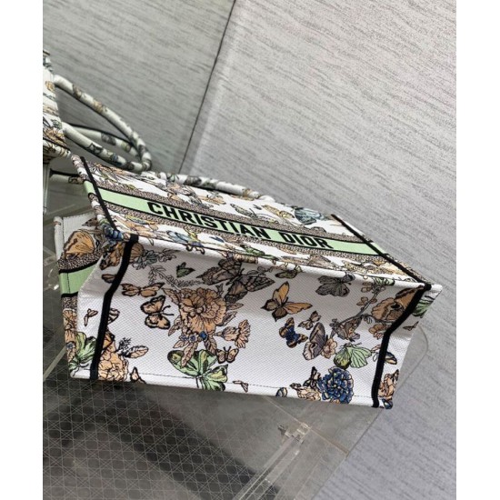 Christian Dior Replica Perfetta tote media Dior Book Crema Ricamata con motivo Toile de Jouy Mexico bianco multicolor qualità specchio Replica Perfette Christian Dior Perfetta tote media Dior Book Crema Ricamata con motivo Toile de Jouy Mexico bianco multicolor imitazioni