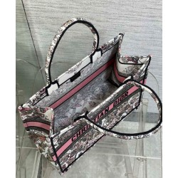 Christian Dior Borse tote media Dior Book Borse  rosa a tema Butterfly Around The World. Ricamo grafico