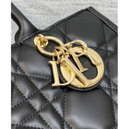 Christian Dior Borsa tote media Dior Book Nera Motivo Macrocannage Replica Replica Perfette Christian Dior Borsa tote media Dior Book Nera Motivo Macrocannage imitazioni