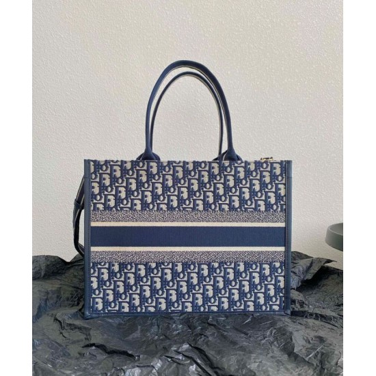 Replica Perfette Christian Dior Borsa tote media Dior Book Blu scuro Ricami Dior Oblique e pelle di vitello imitazioni