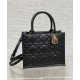 Replica Perfette Christian Dior Borsa tote Dior Book piccola Motivo Macrocannage nero con ciondoli D.I.O.R in metallo dalla finitura oro pallido imitazioni