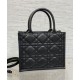 Replica Perfette Christian Dior Borsa tote Dior Book piccola Motivo Macrocannage nero con ciondoli D.I.O.R in metallo dalla finitura oro pallido imitazioni