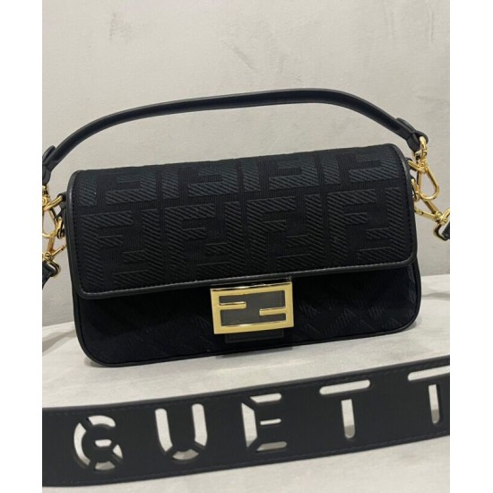 Replica Borsa baguette media Fendi con motivo FF in rilievo 8BR600 nera imitazioni Miglior Prezzo Borsa baguette media Fendi con motivo FF in rilievo 8BR600 nera Replica