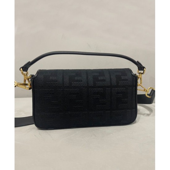 Replica Borsa baguette media Fendi con motivo FF in rilievo 8BR600 nera imitazioni Miglior Prezzo Borsa baguette media Fendi con motivo FF in rilievo 8BR600 nera Replica