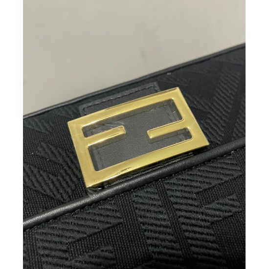 Replica Borsa baguette media Fendi con motivo FF in rilievo 8BR600 nera imitazioni Miglior Prezzo Borsa baguette media Fendi con motivo FF in rilievo 8BR600 nera Replica