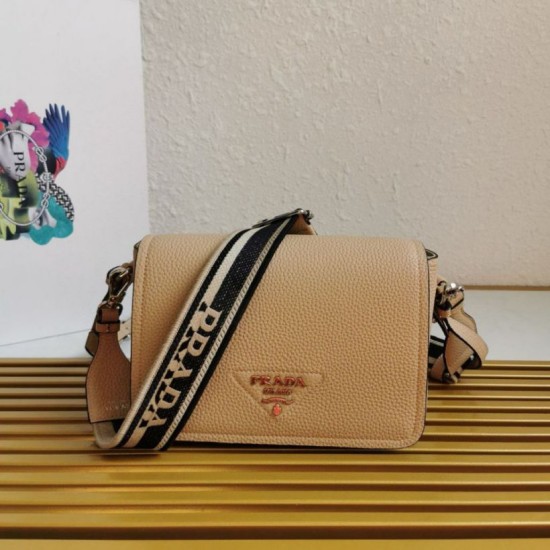 Borsa a tracolla Prada con patta granulata sabbia Replica Replica Perfette Borsa a tracolla Prada con patta granulata sabbia imitazioni