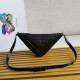 Borsa a tracolla triangolare Prada Nera Replica Replica Perfette Borsa a tracolla triangolare Prada Nera imitazioni