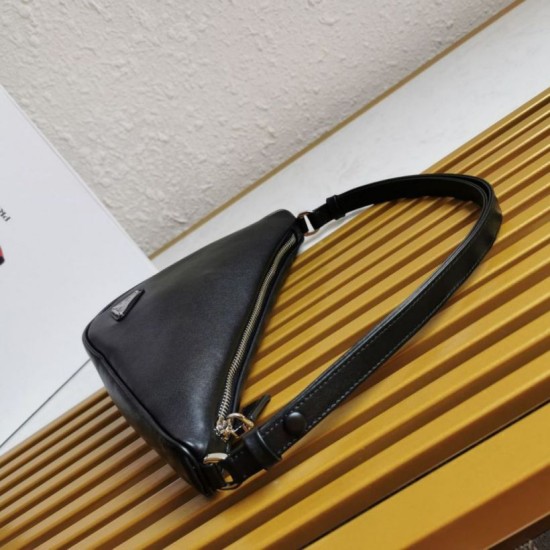 Borsa a tracolla triangolare Prada Nera Replica Replica Perfette Borsa a tracolla triangolare Prada Nera imitazioni