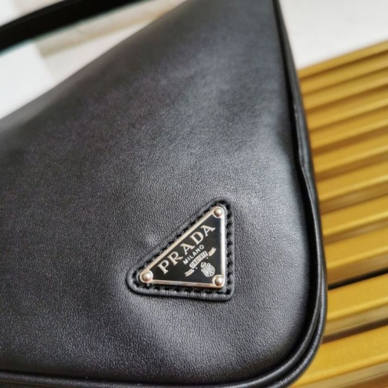 Borsa a tracolla triangolare Prada Nera Replica Replica Perfette Borsa a tracolla triangolare Prada Nera imitazioni