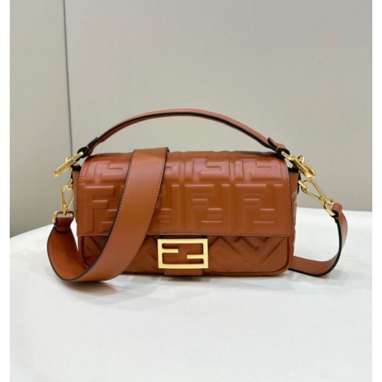 Borsa media Fendi Baguette Borsa Fendi con motivo FF Marrone Replica Replica Perfette Borsa media Fendi Baguette Borsa Fendi con motivo FF Marrone imitazioni
