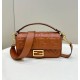 Borsa media Fendi Baguette Borsa Fendi con motivo FF Marrone Replica Replica Perfette Borsa media Fendi Baguette Borsa Fendi con motivo FF Marrone imitazioni