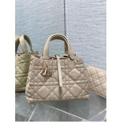 Borsa Dior Toujours Media In Vitello Macrocannage Beige Borsa Dior Toujours Media In Vitello Macrocannage Beige