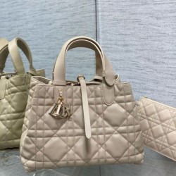 Borsa Replica Dior Toujours Media In Vitello Macrocannage Beige qualità specchio Replica Perfette Borsa 1:1 Dior Toujours Media In Vitello Macrocannage Beige imitazioni