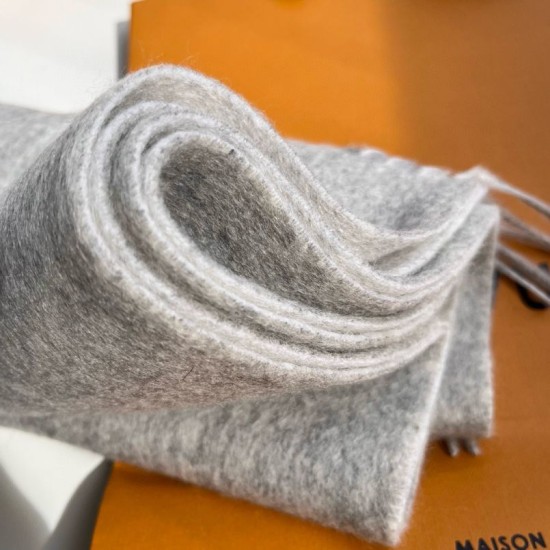 Sciarpe in cashmere Louis Vuitton Reykjavik Louis Vuitton M71126 Grigio Replica Replica Perfette Sciarpe in cashmere Louis Vuitton Reykjavik Louis Vuitton M71126 Grigio imitazioni