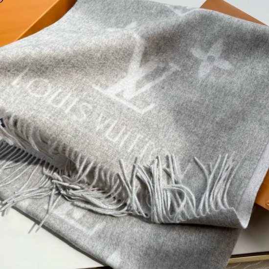 Sciarpe in cashmere Louis Vuitton Reykjavik Louis Vuitton M71126 Grigio Replica Replica Perfette Sciarpe in cashmere Louis Vuitton Reykjavik Louis Vuitton M71126 Grigio imitazioni
