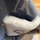 Sciarpe Louis Vuitton Cold Reykjavik Cashmere Louis Vuitton M76342 Blu Replica Replica Perfette Sciarpe Louis Vuitton Cold Reykjavik Cashmere Louis Vuitton M76342 Blu imitazioni