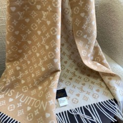 Sciarpa Louis Vuitton Game On Double-Face in cashmere Louis Vuitton M76900 Beige Replica Replica Perfette Sciarpa Louis Vuitton Game On Double-Face in cashmere Louis Vuitton M76900 Beige imitazioni
