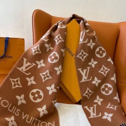 Sciarpe Louis Vuitton LV Essential Louis Vuitton Lana M78935 Marrone Replica Replica Perfette Sciarpe Louis Vuitton LV Essential Louis Vuitton Lana M78935 Marrone imitazioni
