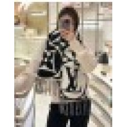 Sciarpa con medaglione Louis Vuitton LV M79212 Nera Sciarpa con medaglione Louis Vuitton LV M79212 Nera