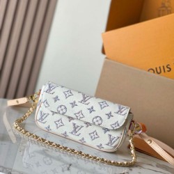 replica di alta qualità Portafoglio Louis Vuitton con catena Ivy Bag in tessuto monogram M83499 qualità specchio Replica Perfette di alta qualità Portafoglio Louis Vuitton con catena Ivy Bag in tessuto monogram M83499 imitazioni