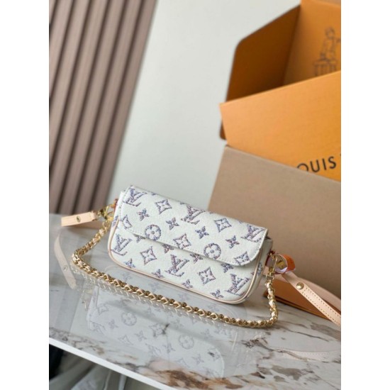 replica di alta qualità Portafoglio Louis Vuitton con catena Ivy Bag in tessuto monogram M83499 qualità specchio Replica Perfette di alta qualità Portafoglio Louis Vuitton con catena Ivy Bag in tessuto monogram M83499 imitazioni