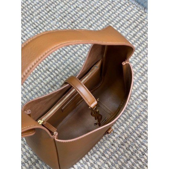 Borse YSL Saint Laurent Le 5 A 7 Supple Small Hobo Marrone Replica Replica Perfette Borse YSL Saint Laurent Le 5 A 7 Supple Small Hobo Marrone imitazioni