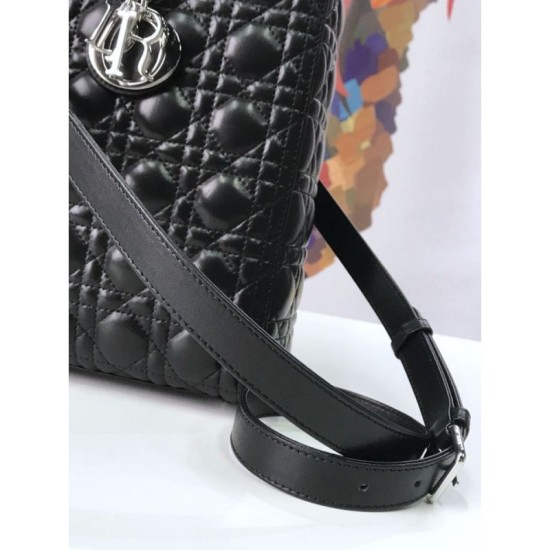 Replica Imitazione Borse Christian Dior grande Lady Dior Supple Tote M0584 nero argento Outlet Imitazione Borse Christian Dior grande Lady Dior Supple Tote M0584 nero argento imitazioni perfette