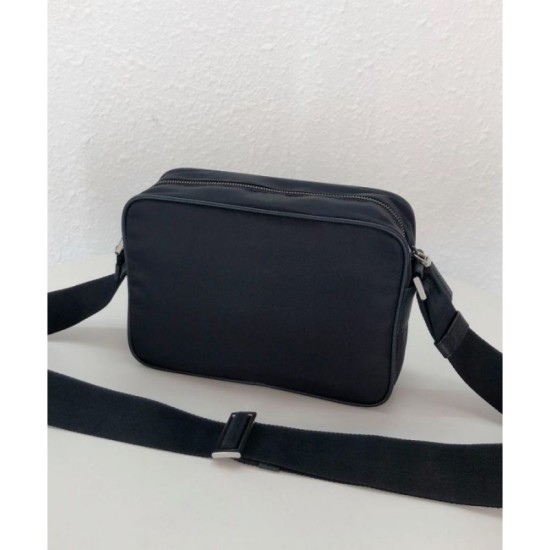 Replica Borsa a tracolla Prada in nylon 2VH048 nera Outlet Borsa a tracolla Prada in nylon 2VH048 nera imitazioni perfette