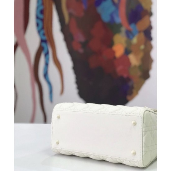 Replica Borsa Christian Dior Lady Dior Ultra-Matte White Outlet Borsa Christian Dior Lady Dior Ultra-Matte White imitazioni perfette