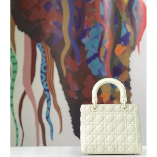 Replica Borsa Christian Dior Lady Dior Ultra-Matte White Outlet Borsa Christian Dior Lady Dior Ultra-Matte White imitazioni perfette