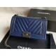Riproduzione Fedele Boy Classic Chevron Flap Borse A67086 Blu imitazioni Replica Alta Qualità Boy Classic Chevron Flap Borse A67086 Blu