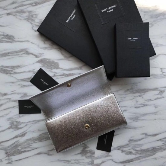Replica Saint Laurent Classic Metallic Monogramme frizione Argento Outlet Saint Laurent Classic Metallic Monogramme frizione Argento imitazioni perfette
