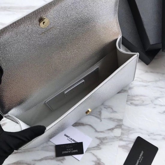 Replica Saint Laurent Classic Metallic Monogramme frizione Argento Outlet Saint Laurent Classic Metallic Monogramme frizione Argento imitazioni perfette