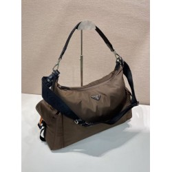 Borsa a tracolla Prada Explore Re-Nylon 2VH204 Uomo marrone Borsa a tracolla Prada Explore Re-Nylon 2VH204 Uomo marrone