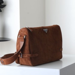 Replica Perfetta Borsa a tracolla Prada scamosciata 2VH187 marrone Imitazioni Perfetta Borsa a tracolla Prada scamosciata 2VH187 marrone