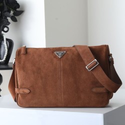 Imitazioni Perfetta Borsa a tracolla Prada scamosciata 2VH187 marrone