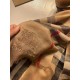 Dupe replica Dettagli perfetti Scialle Burberry Aquatic Cashmere Small Check 75 x 220 Marrone imitazioni perfette Replica Dettagli perfetti Scialle Burberry Aquatic Cashmere Small Check 75 x 220 Marrone Griffate